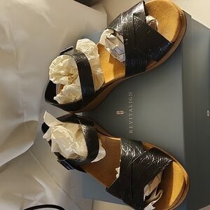 New Revitalize starfish sandals sz 10 black